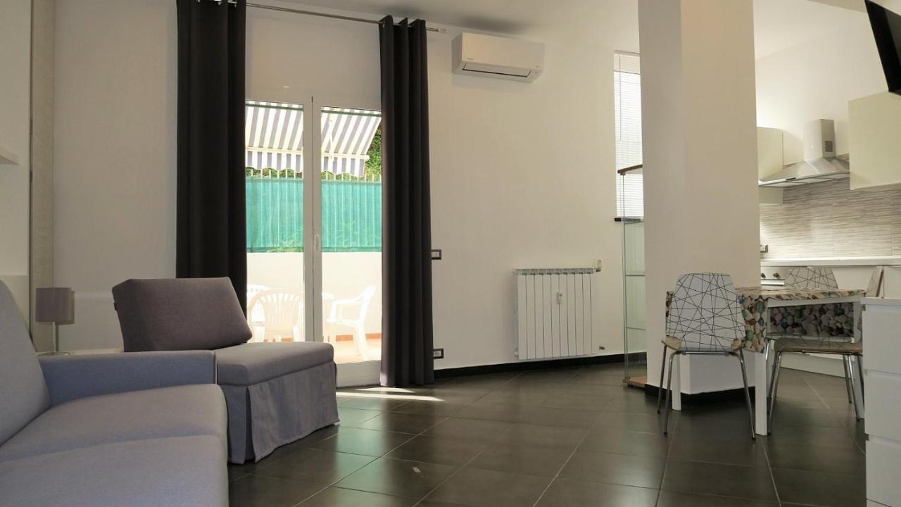Karina, To The Beach With Terrace And Private Parking Savona Esterno foto