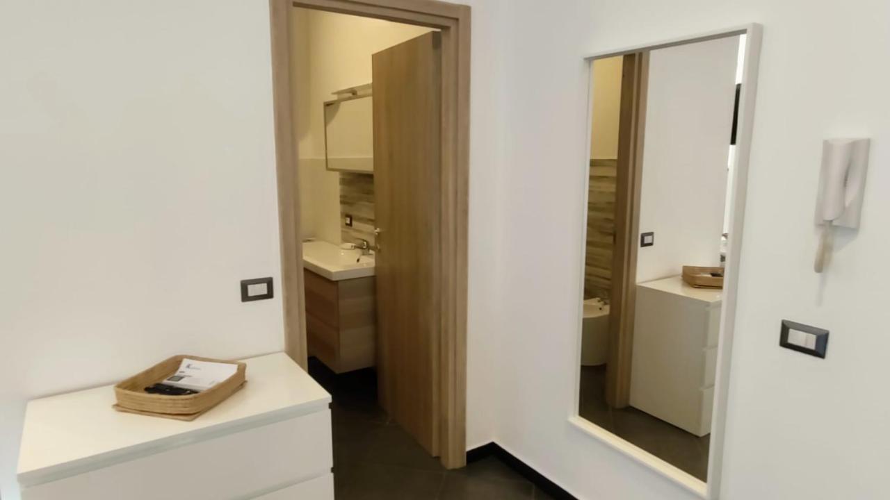 Karina, To The Beach With Terrace And Private Parking Savona Esterno foto