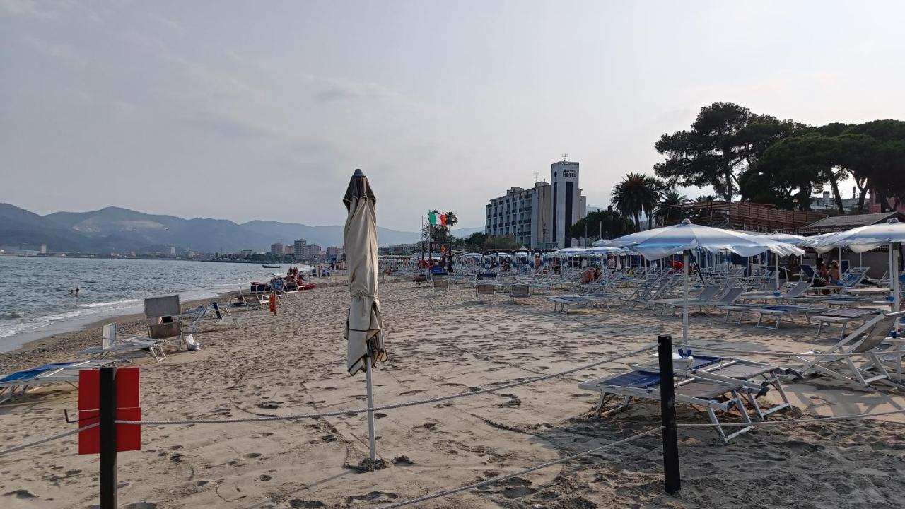 Karina, To The Beach With Terrace And Private Parking Savona Esterno foto