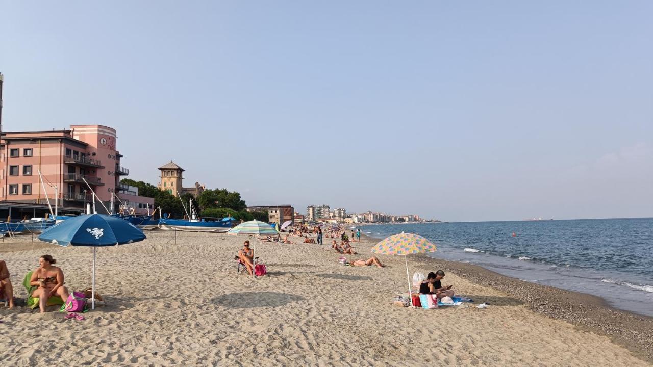Karina, To The Beach With Terrace And Private Parking Savona Esterno foto