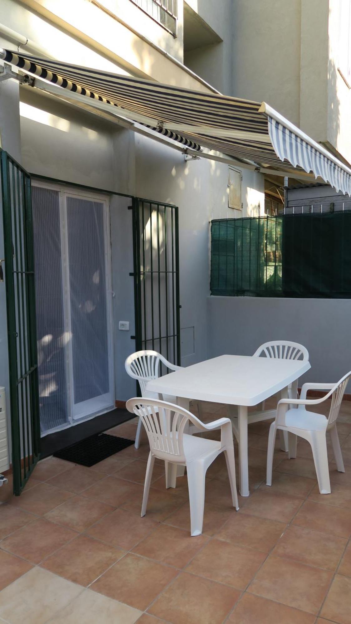 Karina, To The Beach With Terrace And Private Parking Savona Esterno foto